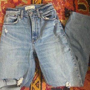 Abercrombie 90s Straight Ultra High Rise Jeans NWT